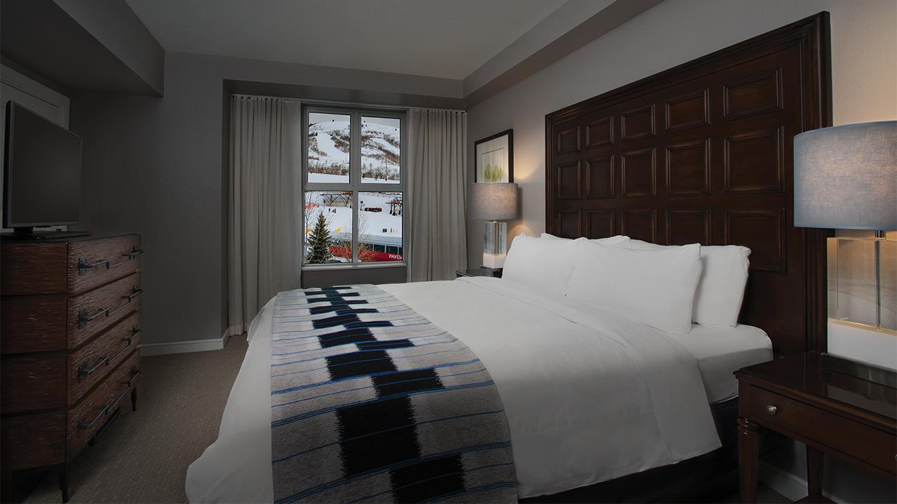 Master Bedroom (1- or 2-Bedroom Villa)